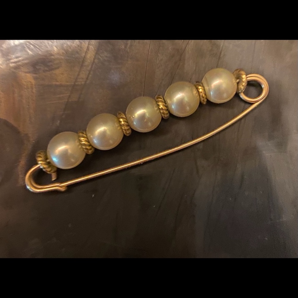 Vintage pearl and goldtone pin